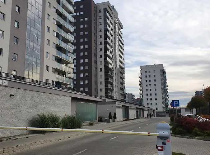 Διαμέρισμα W Chmurach- 15 Pietro Osiedle Tysiaclecia- Prywatny Parking- Wielki Taras Z Widokiem Na Zachod Slonca