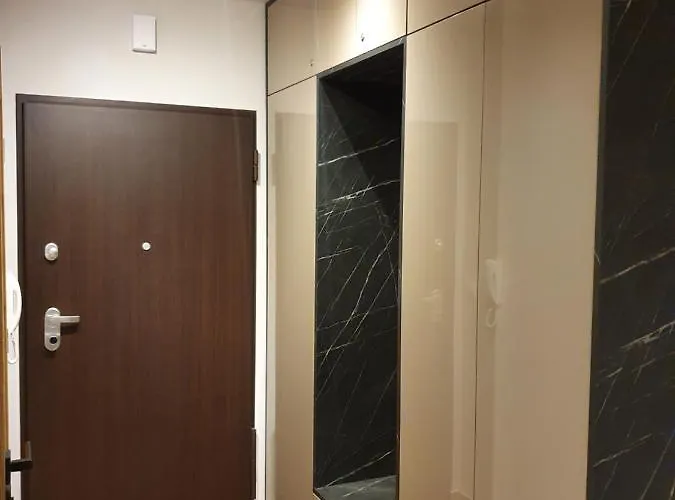 W Chmurach- 15 Pietro Osiedle Tysiaclecia- Prywatny Parking- Wielki Taras Z Widokiem Na Zachod Slonca *