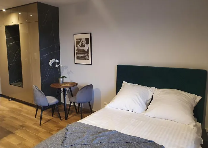 Διαμέρισμα W Chmurach- 15 Pietro Osiedle Tysiaclecia- Prywatny Parking- Wielki Taras Z Widokiem Na Zachod Slonca Κατοβίτσε